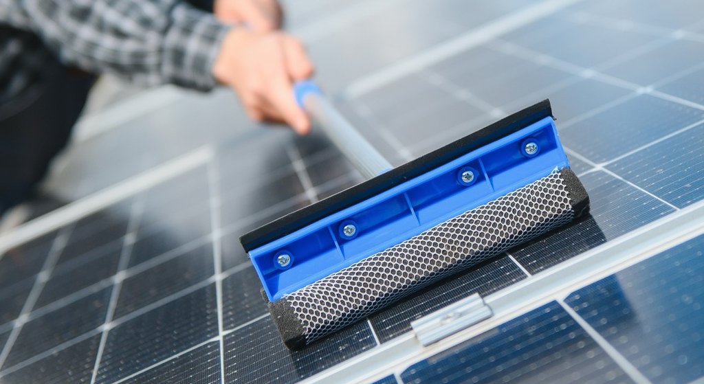 How to Clean Solar Panels in India: A Practical Guide for Homes and Businesses